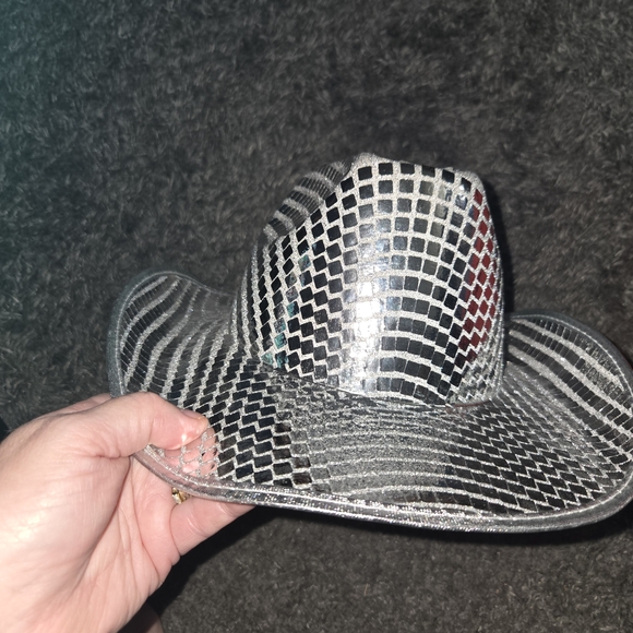 Silver Geometric Patterned Hat - Picture 2 of 4